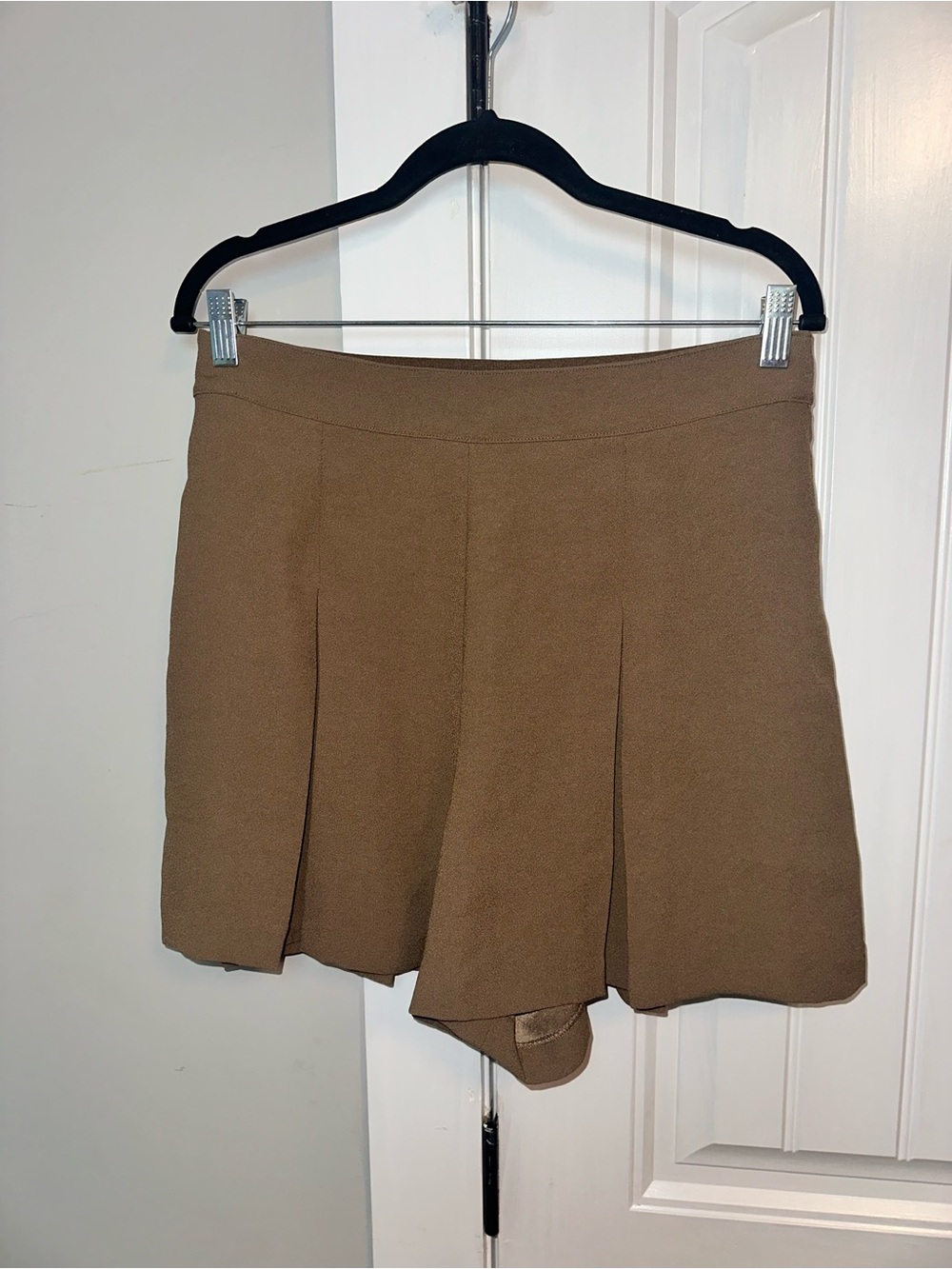 Spanx Size Large Pleated High-Waist Brown Women’s Shorts - Picture 2 of 10